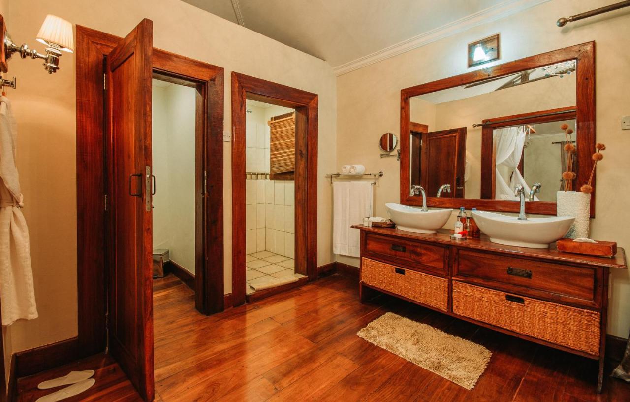 Escarpment Luxury Lodge Manyara Mto wa Mbu Esterno foto